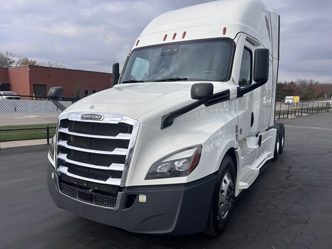 2023 FREIGHTLINER Cascadia CA126 Tandem Axle Sleeper