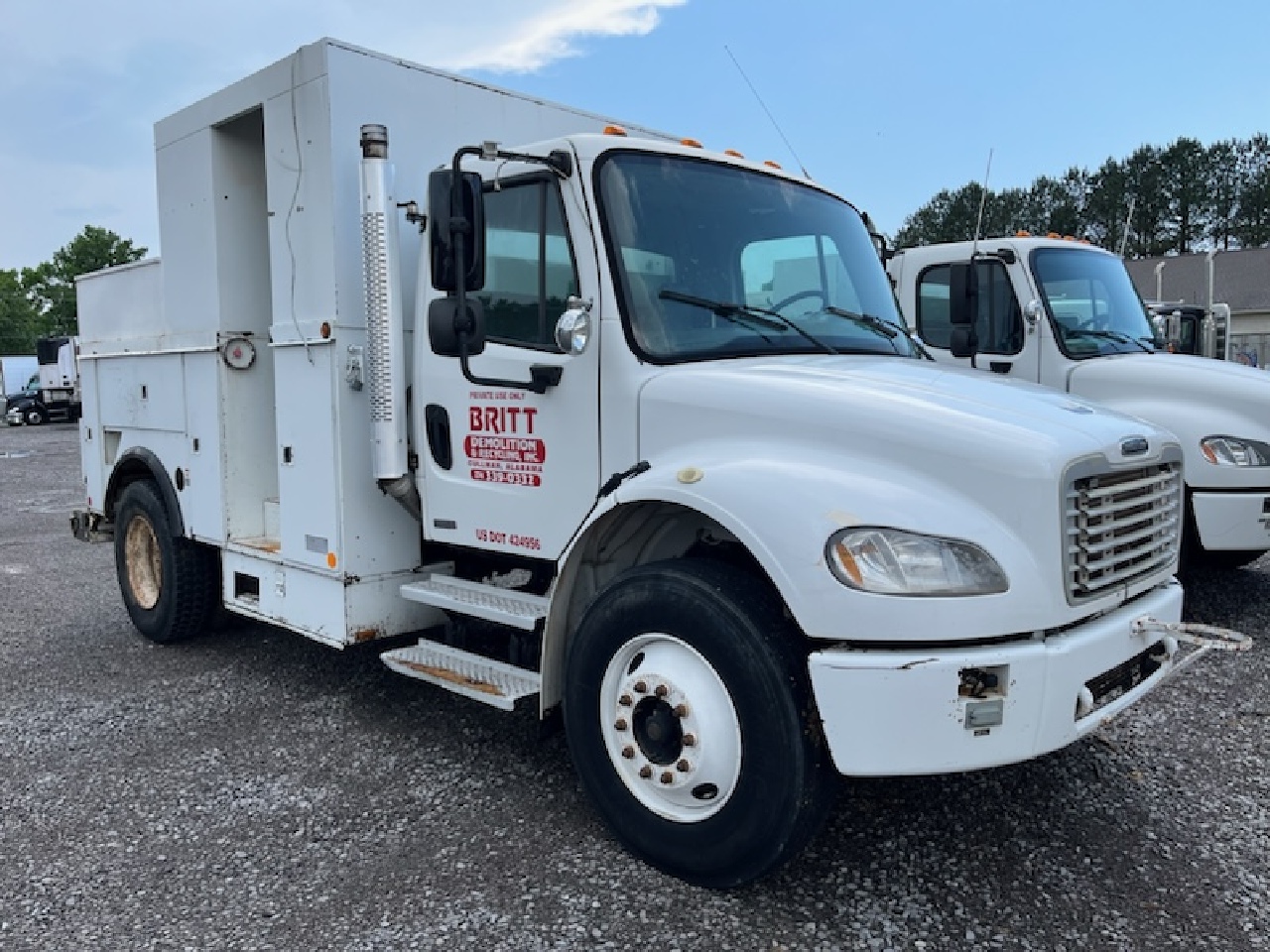 2004 FREIGHTLINER M2 BUSINESS CLASS 106 Service - Utility Truck #1297