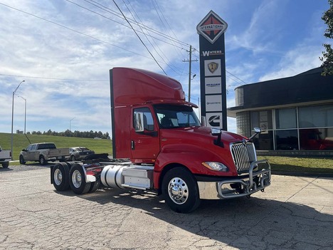 2021-international-lt-625-daycab #4002