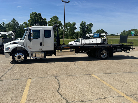 2027-freightliner-m2-106-rollback-tow-truck #4186