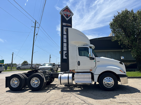 2022-international-lt-625-daycab #4190